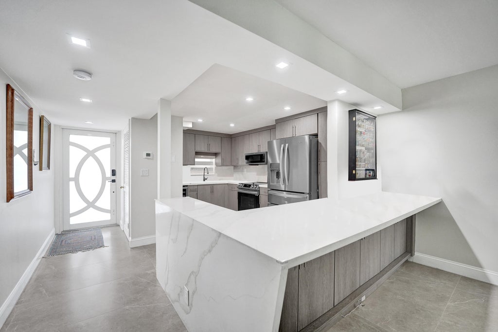 Photo of 9410 N Hollybrook Lake Drive, Pembroke Pines, FL 33025 (MLS # B26058073)