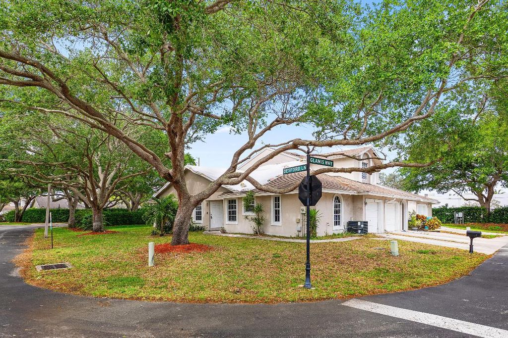 Photo of 1 Glamis Way, Boynton Beach, FL 33426 (MLS # R11139474)