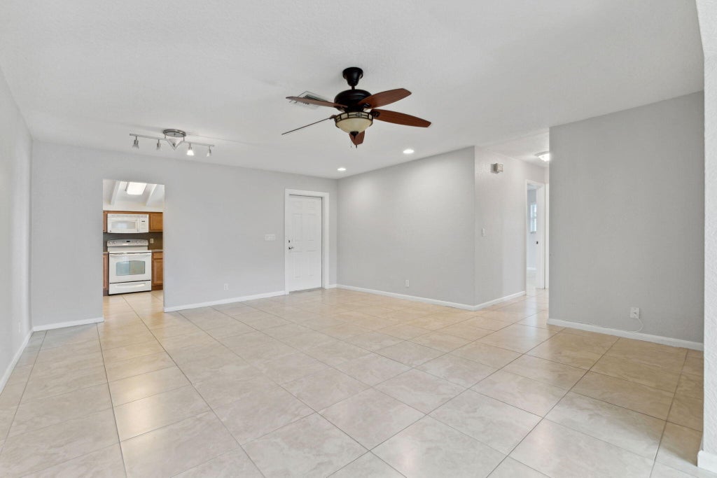Photo of 207 SE Sims Creek Drive, Jupiter, FL 33458 (MLS # R10976723)