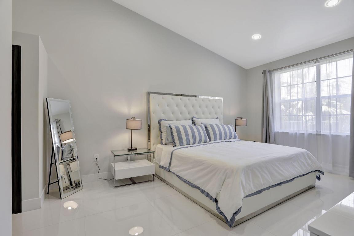 VILLA SONRISA CONDO - Residential