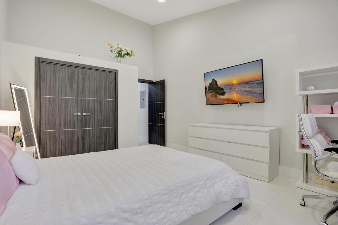 VILLA SONRISA CONDO - Residential