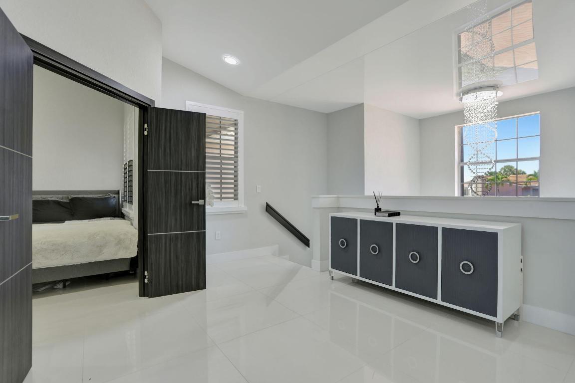 VILLA SONRISA CONDO - Residential