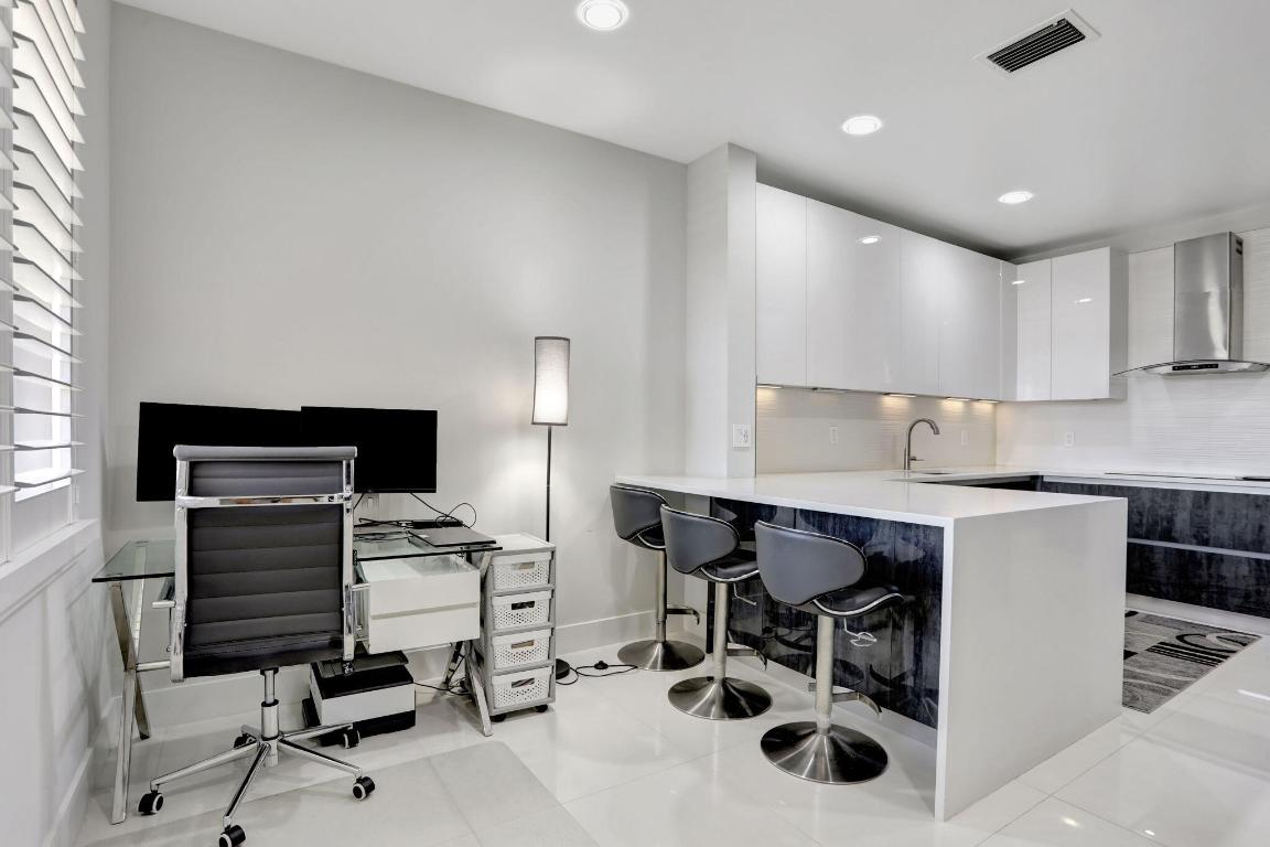 VILLA SONRISA CONDO - Residential