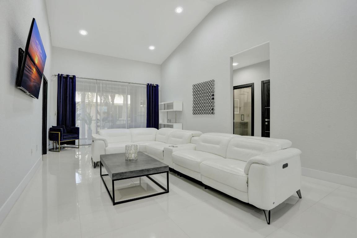 VILLA SONRISA CONDO - Residential