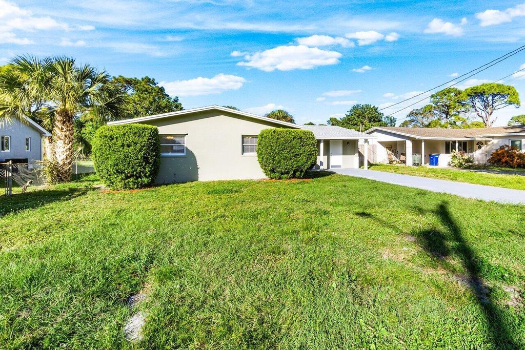 Photo of 1022 Tortugas Avenue, Fort Pierce, FL 34982 (MLS # R11050027)