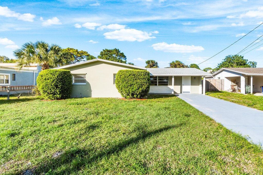 Photo of 1022 Tortugas Avenue, Fort Pierce, FL 34982 (MLS # R11050027)