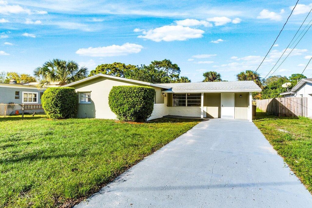 Photo of 1022 Tortugas Avenue, Fort Pierce, FL 34982 (MLS # R11050027)