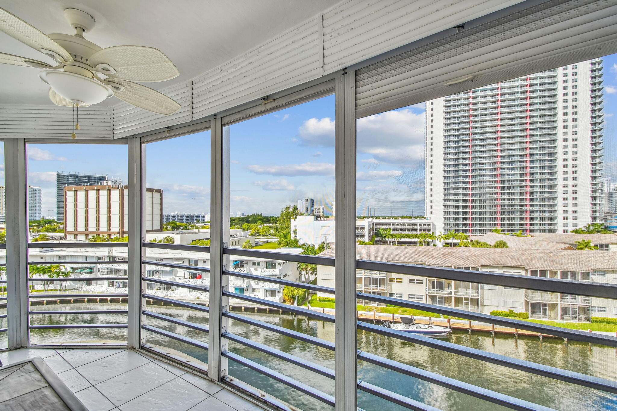 LAKE POINT TOWER CONDOMINIUM - Residential