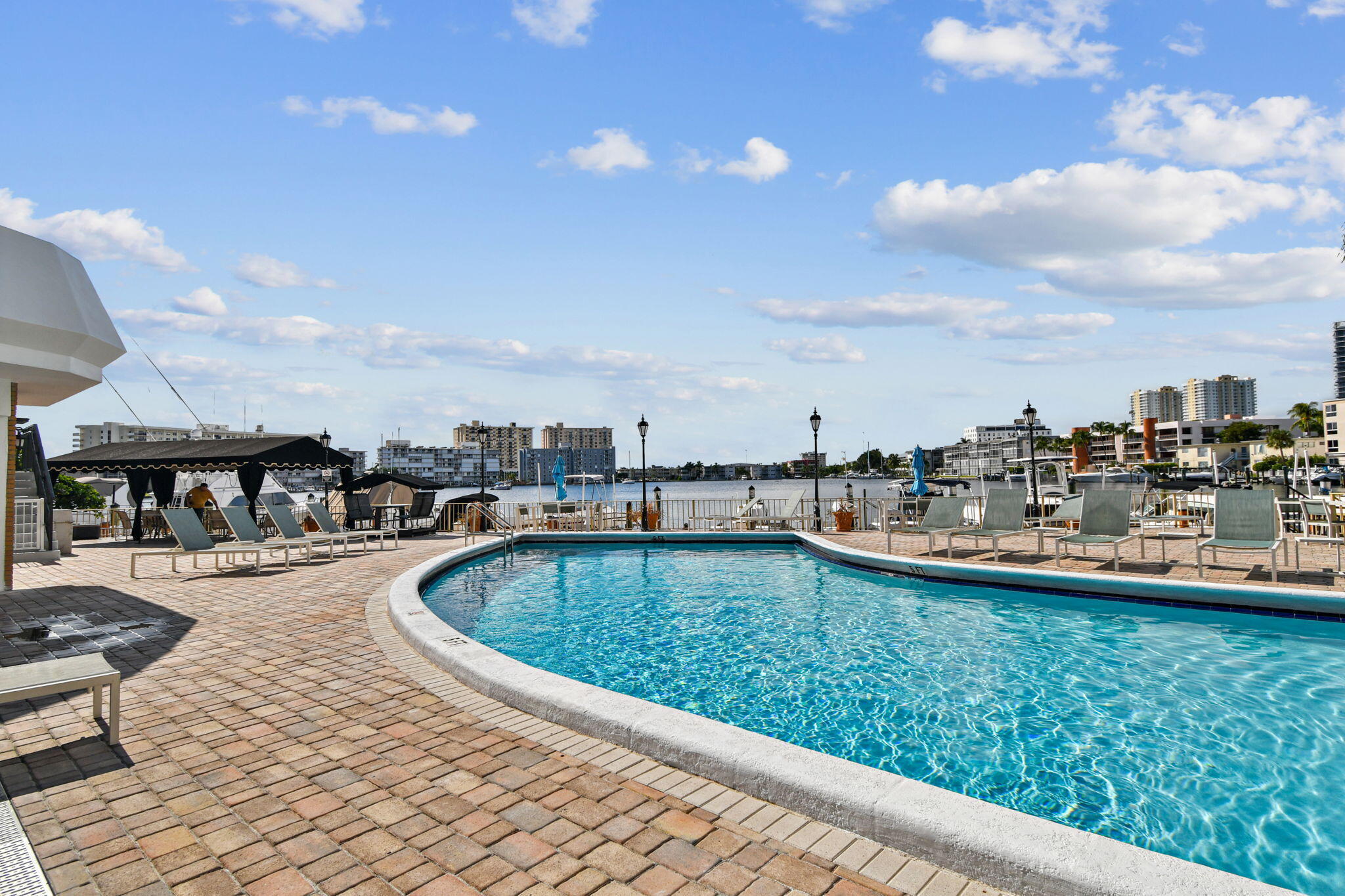 LAKE POINT TOWER CONDOMINIUM - Residential