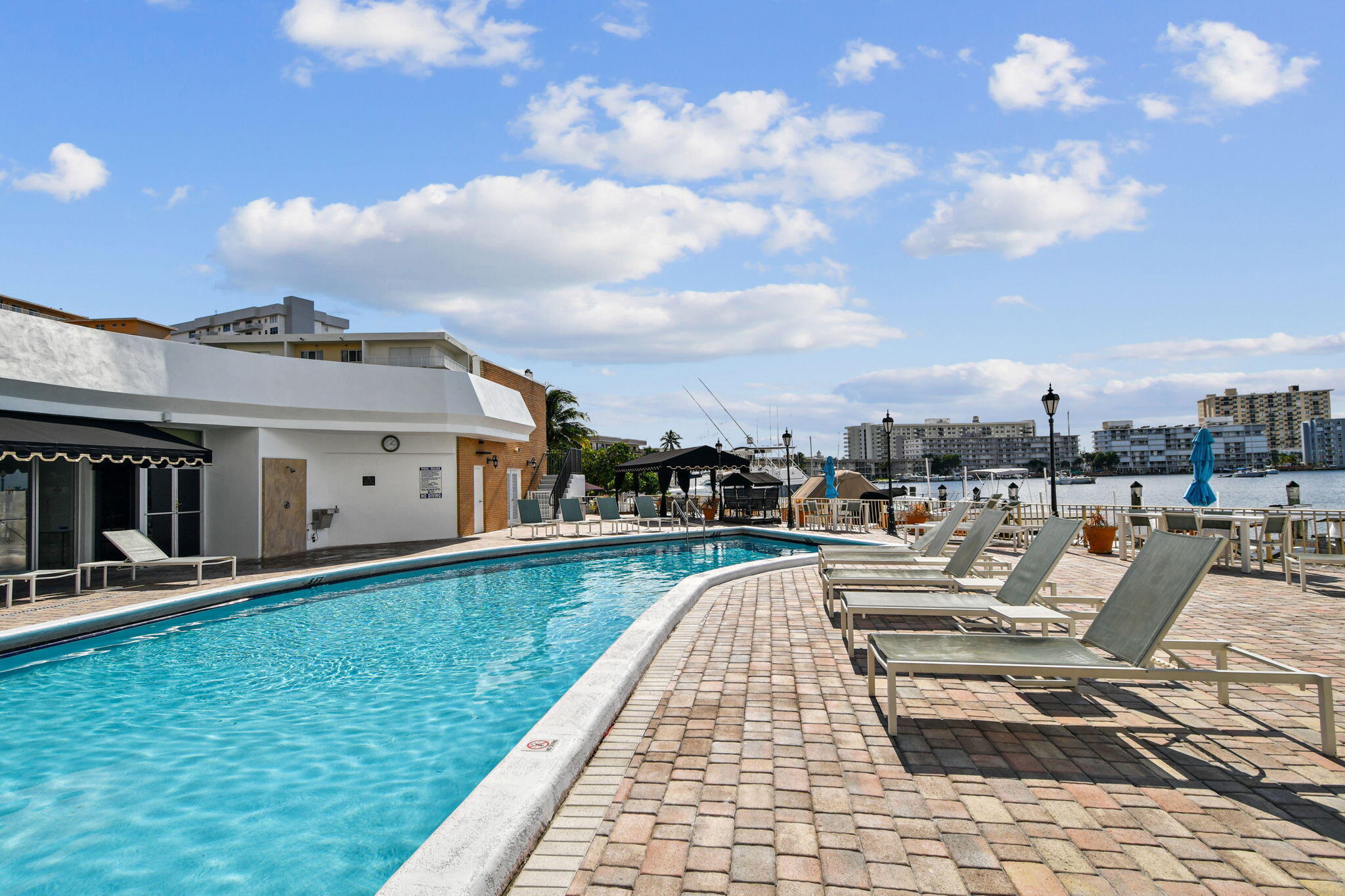 LAKE POINT TOWER CONDOMINIUM - Residential