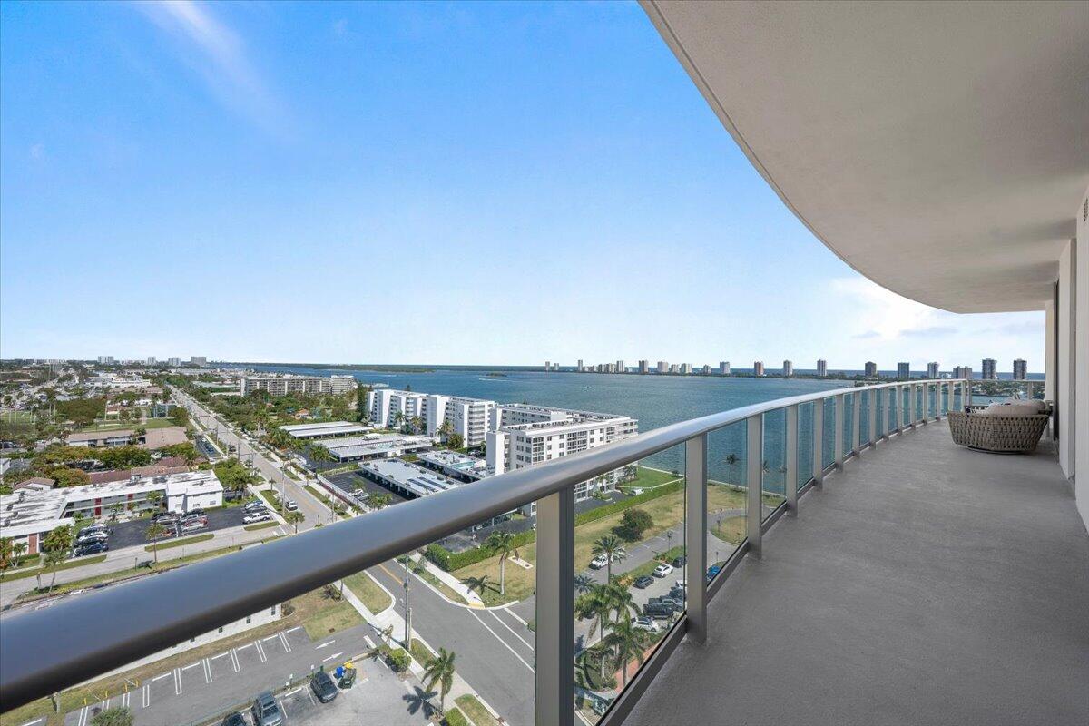 NAUTILUS 220 CONDOMINIUM - Residential Lease
