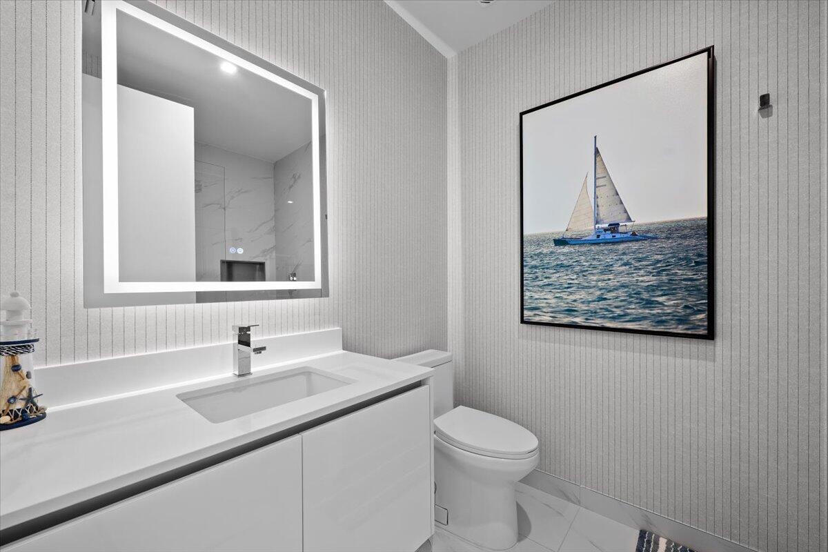 NAUTILUS 220 CONDOMINIUM - Residential Lease