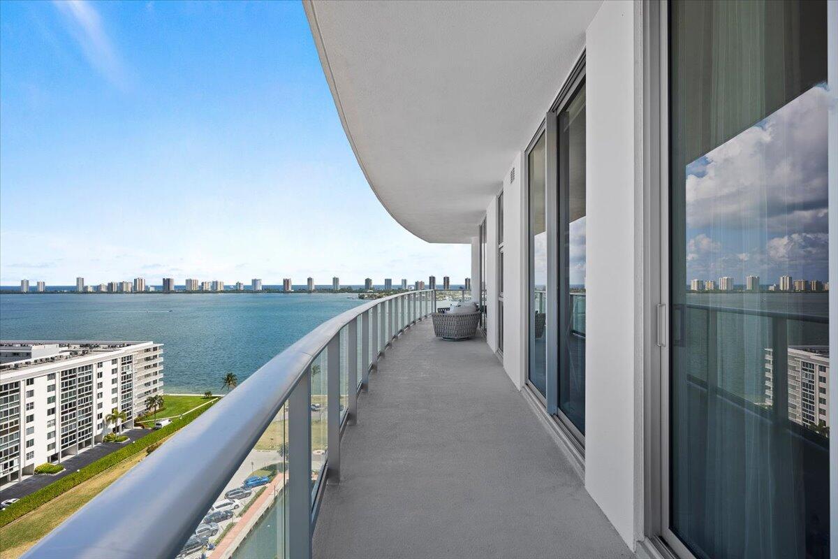 NAUTILUS 220 CONDOMINIUM - Residential Lease