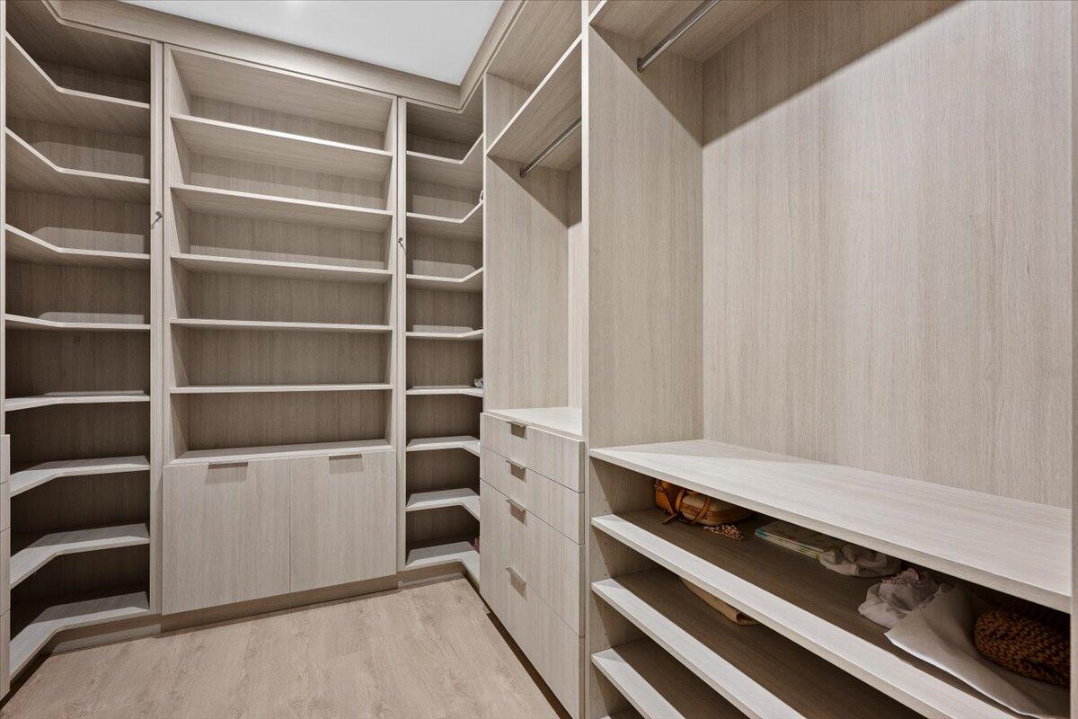 NAUTILUS 220 CONDOMINIUM - Residential Lease