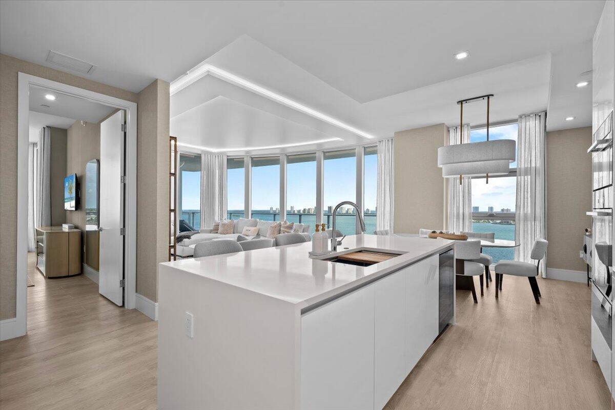 NAUTILUS 220 CONDOMINIUM - Residential Lease