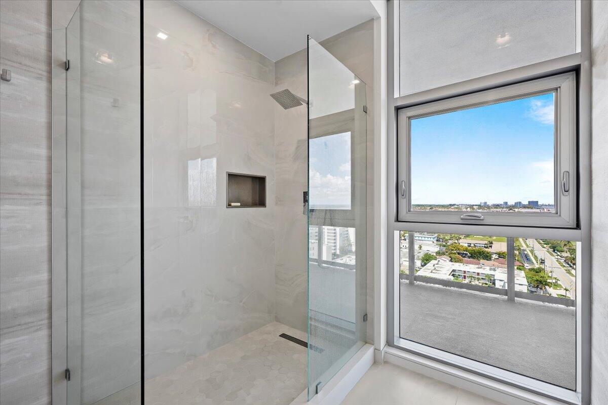 NAUTILUS 220 CONDOMINIUM - Residential Lease