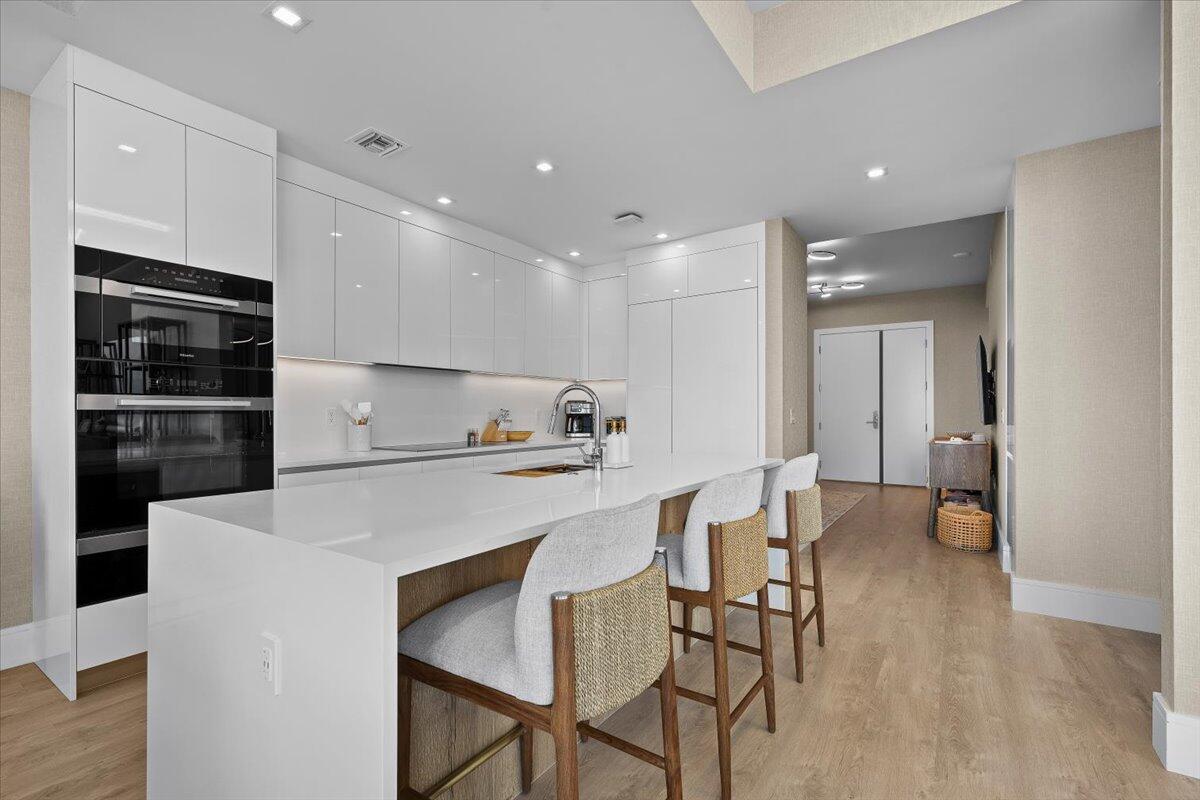 NAUTILUS 220 CONDOMINIUM - Residential Lease