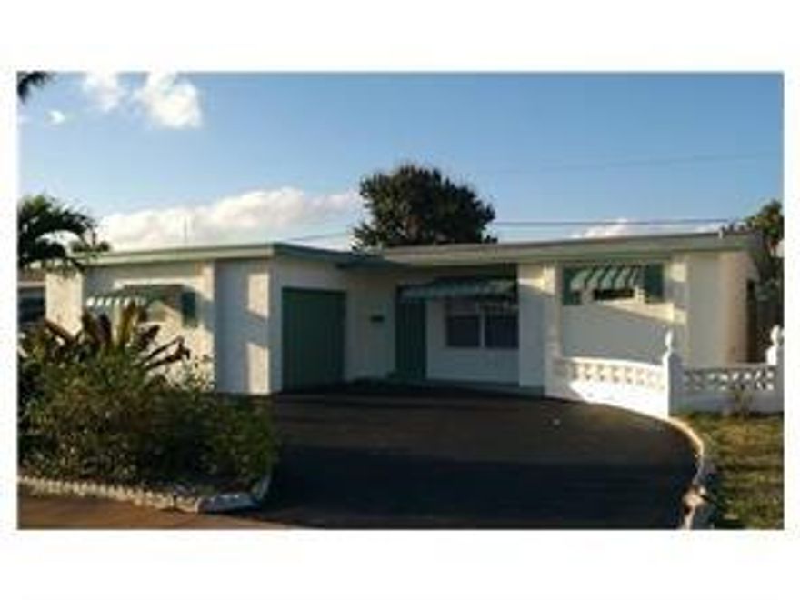 Very nice 2 BD / 2 BA home with great patio & backyard, perfect for entertaining. Fully remodeled master bath and new carpet in bedroom.  Close to all shopping, major roadway and eateries.