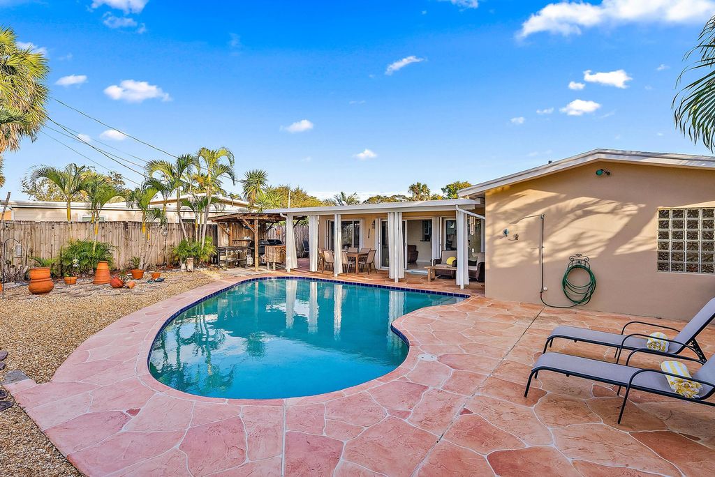 Photo of 445 Riverside Drive, Palm Beach Gardens, FL 33410 (MLS # R10956651)