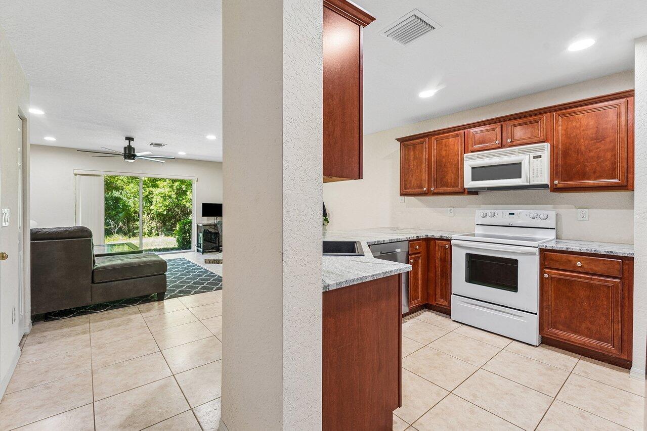 LEXINGTON LAKES - Residential