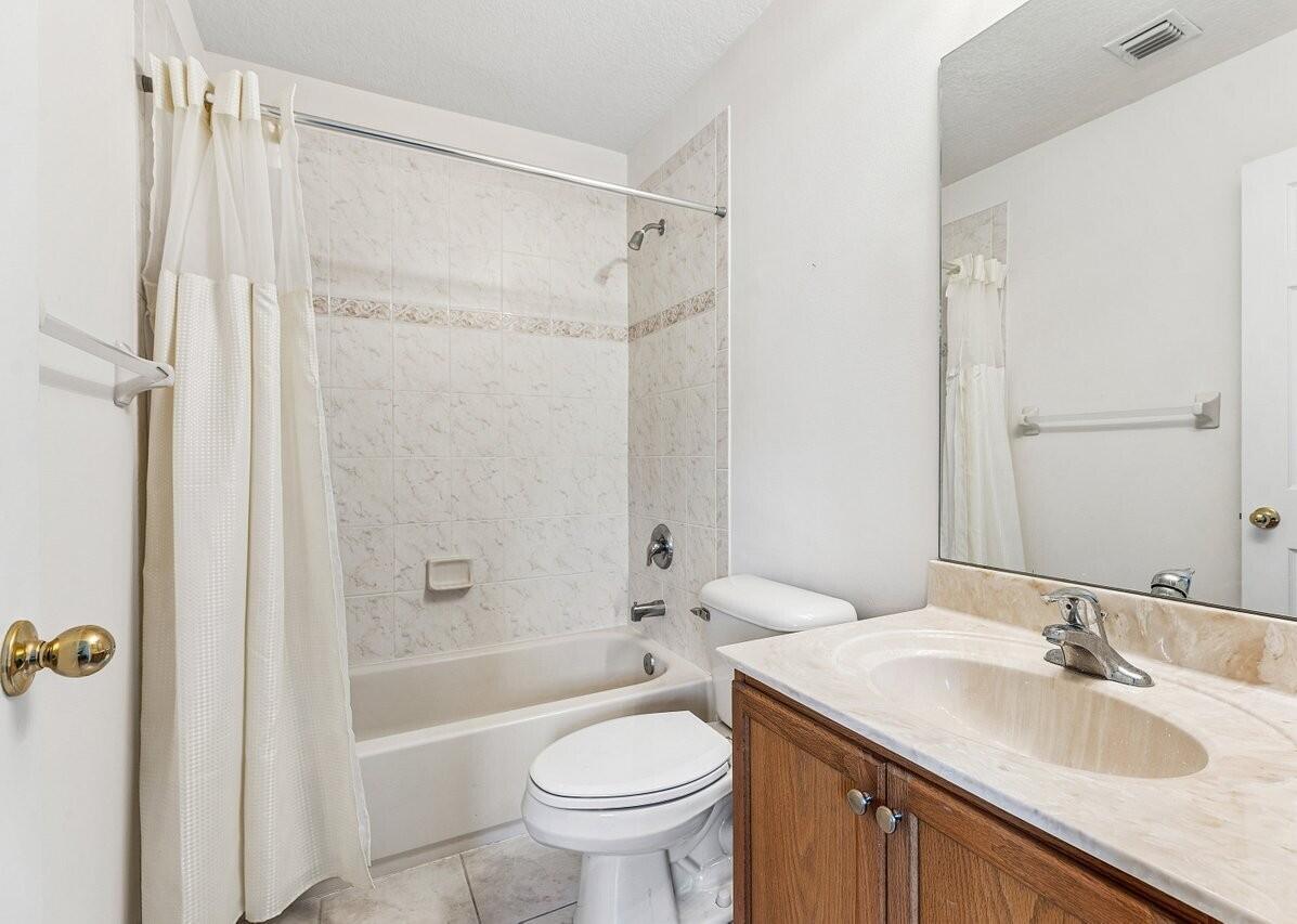 LEXINGTON LAKES - Residential