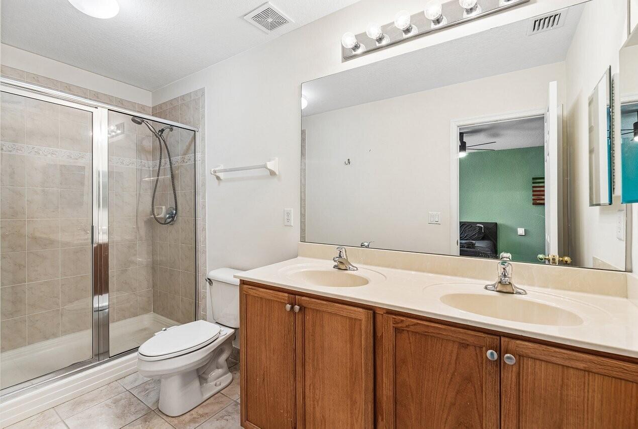 LEXINGTON LAKES - Residential