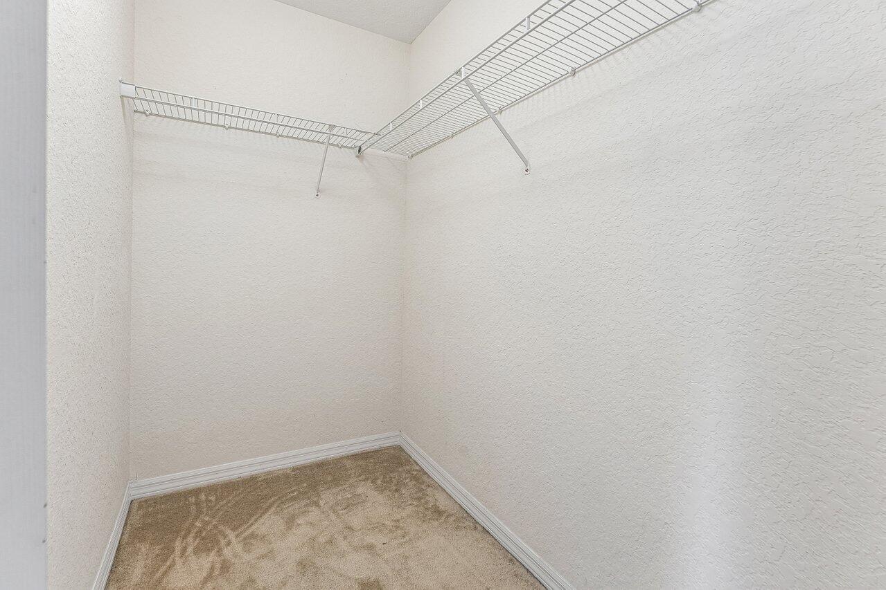 LEXINGTON LAKES - Residential