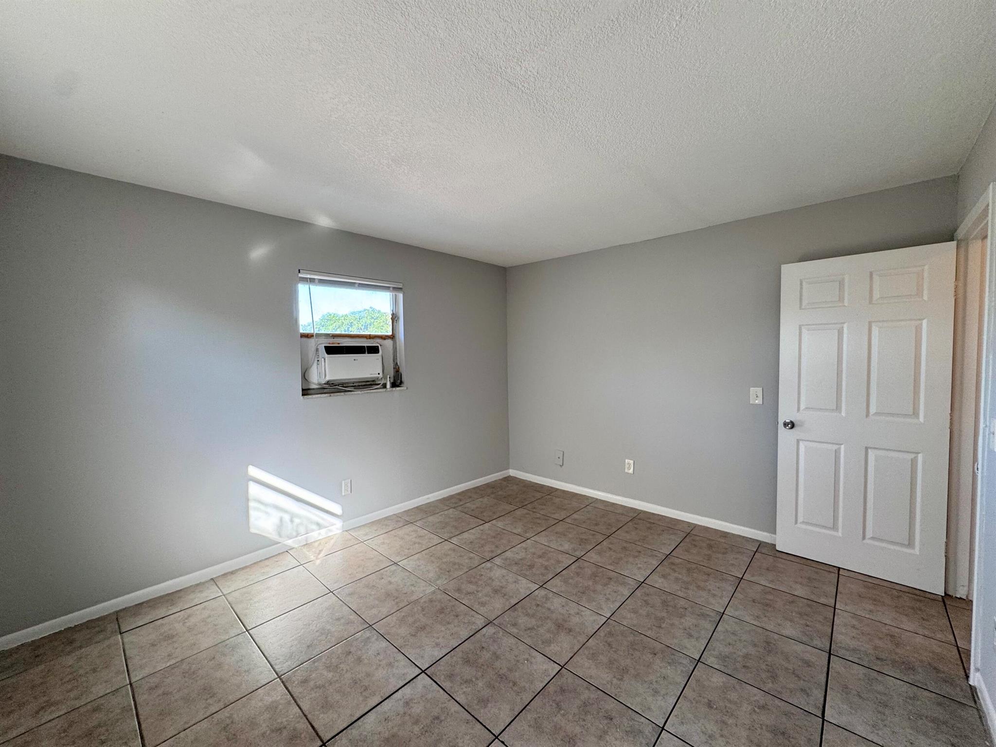 NORTH LAKE WORTH - Residential Lease