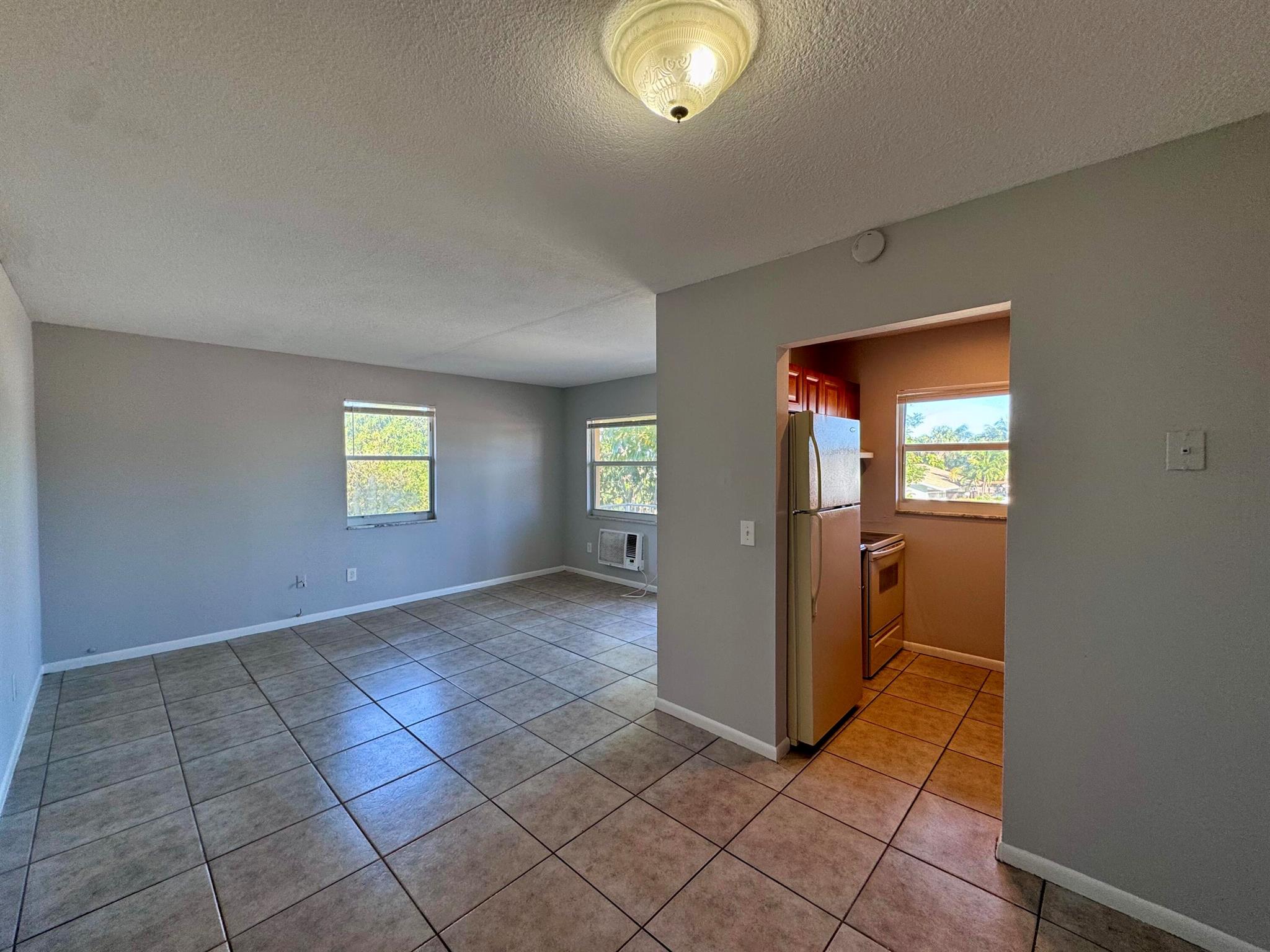 NORTH LAKE WORTH - Residential Lease