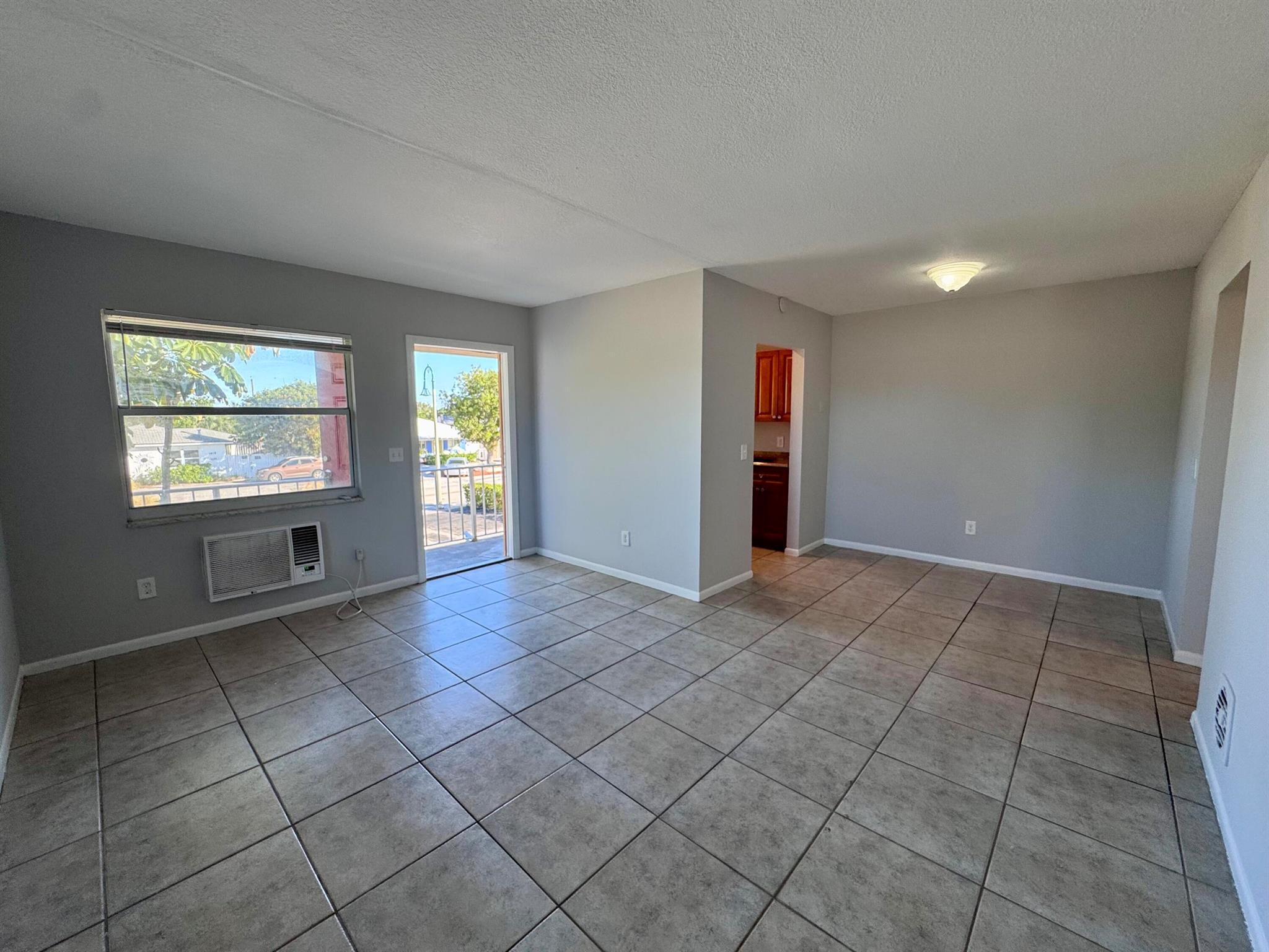 NORTH LAKE WORTH - Residential Lease