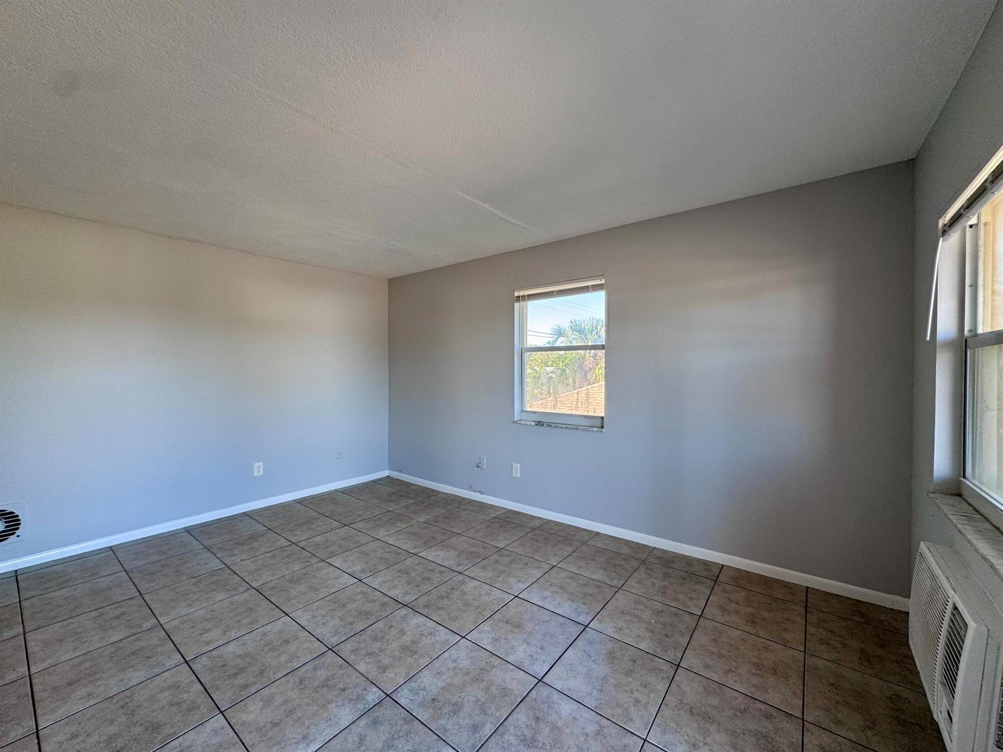 NORTH LAKE WORTH - Residential Lease