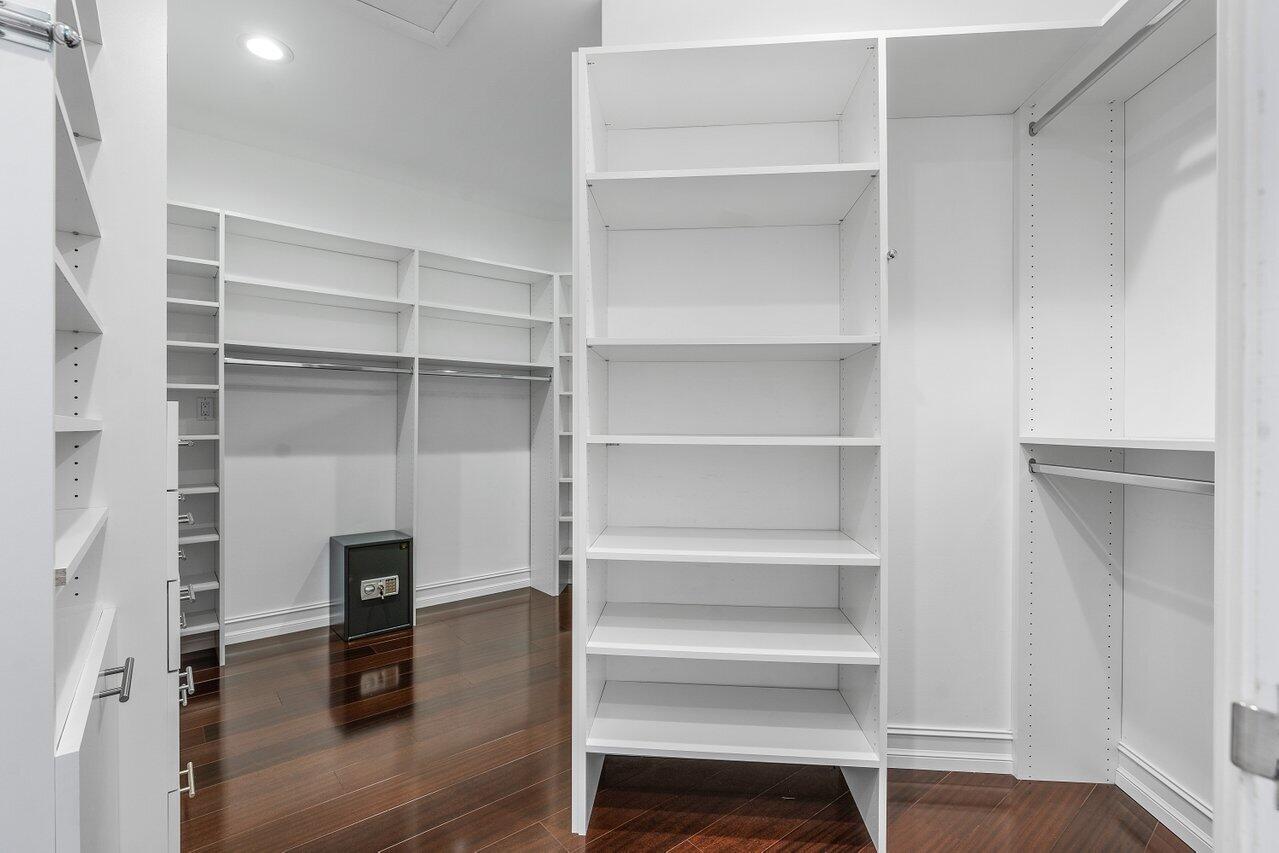 WINDSOR BAY - Residential