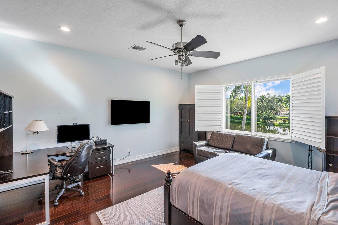 WINDSOR BAY - Residential