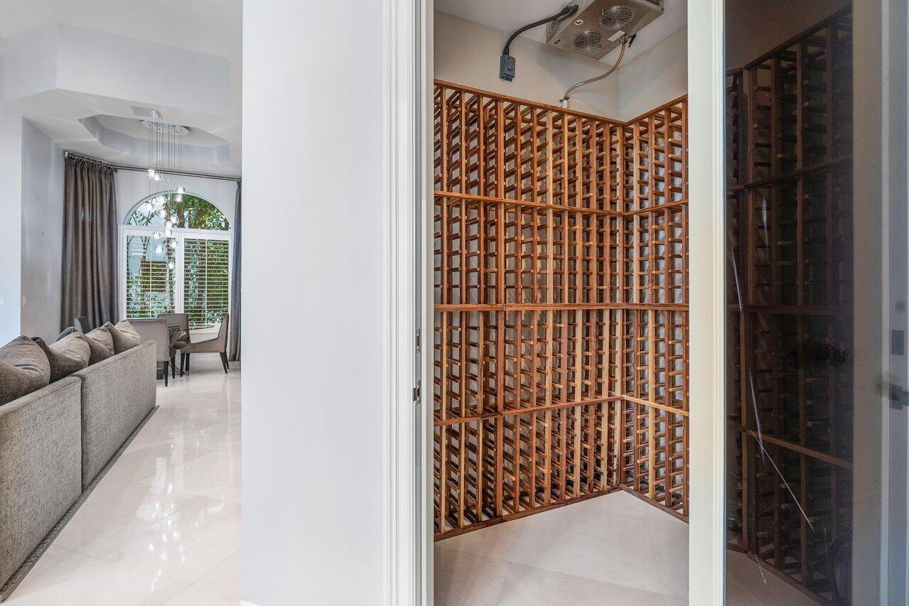 WINDSOR BAY - Residential