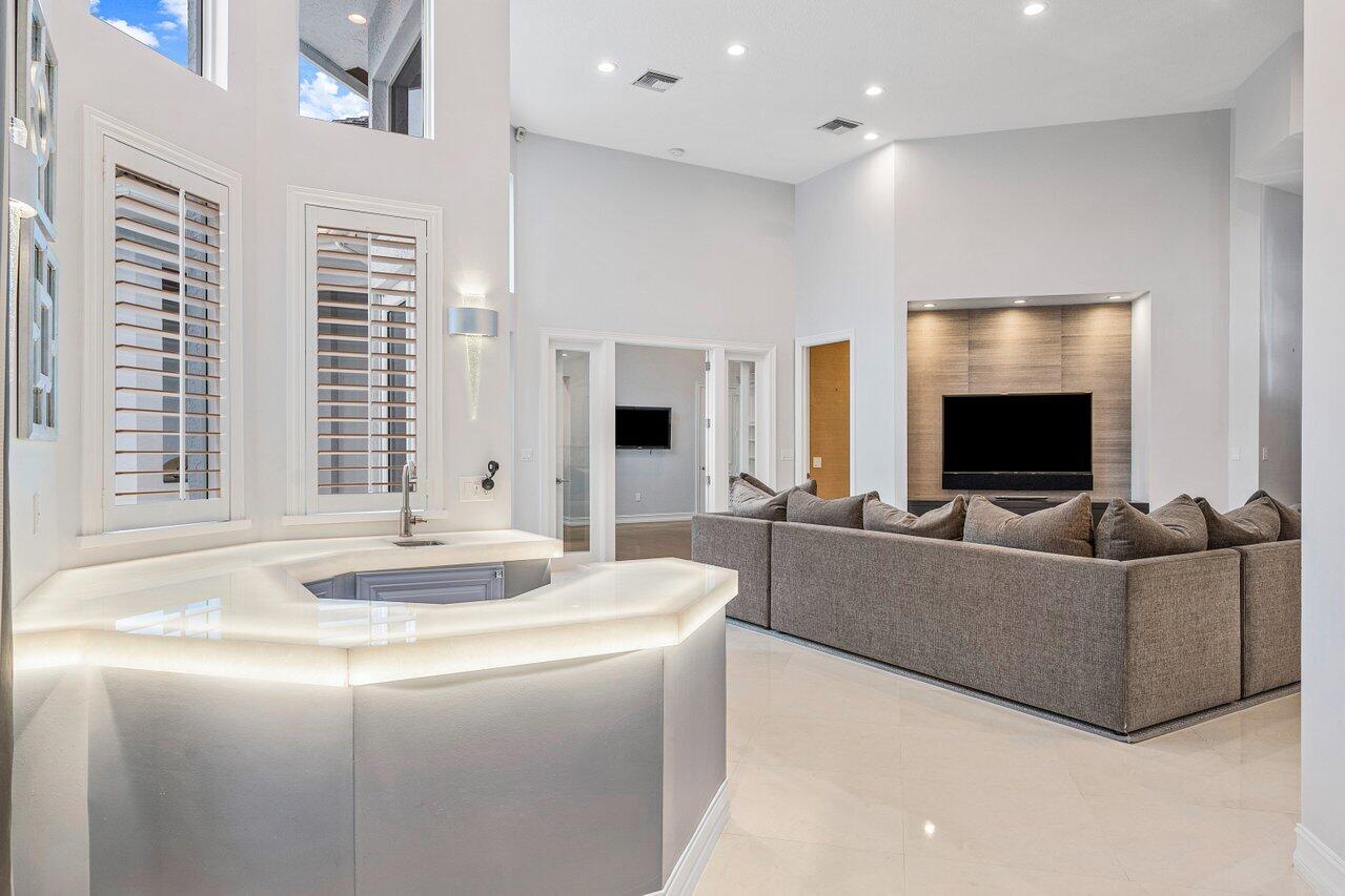 WINDSOR BAY - Residential