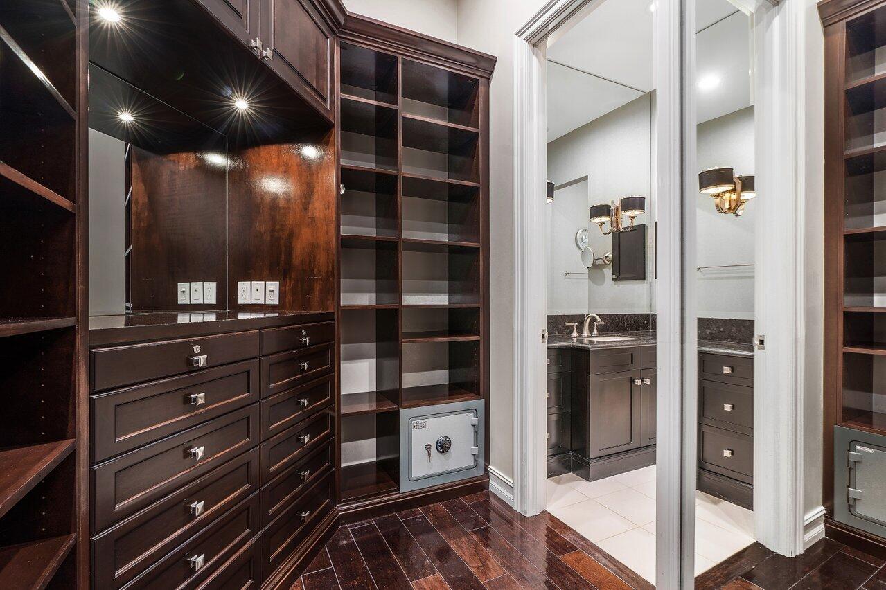 WINDSOR BAY - Residential