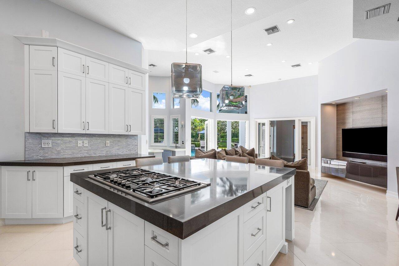 WINDSOR BAY - Residential