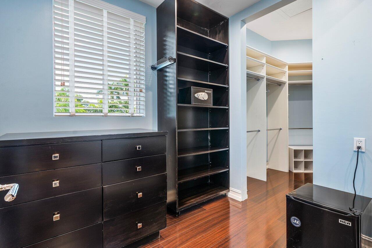 WINDSOR BAY - Residential