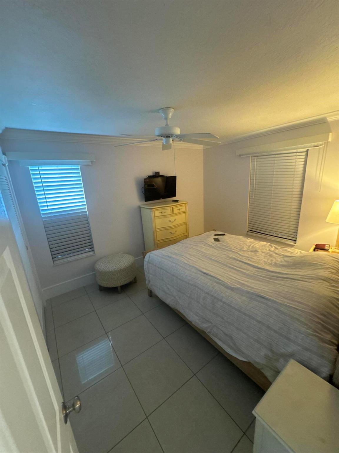 SHERWOOD VILLAGE COND DEC - Residential