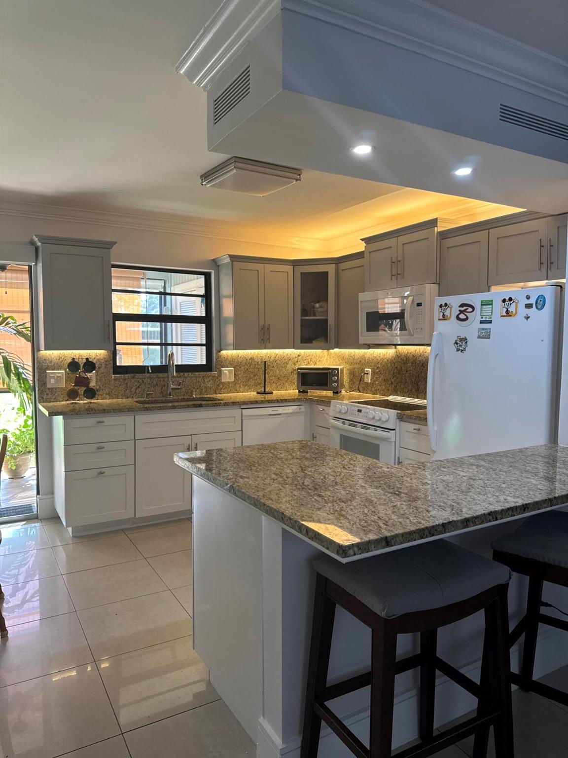 SHERWOOD VILLAGE COND DEC - Residential