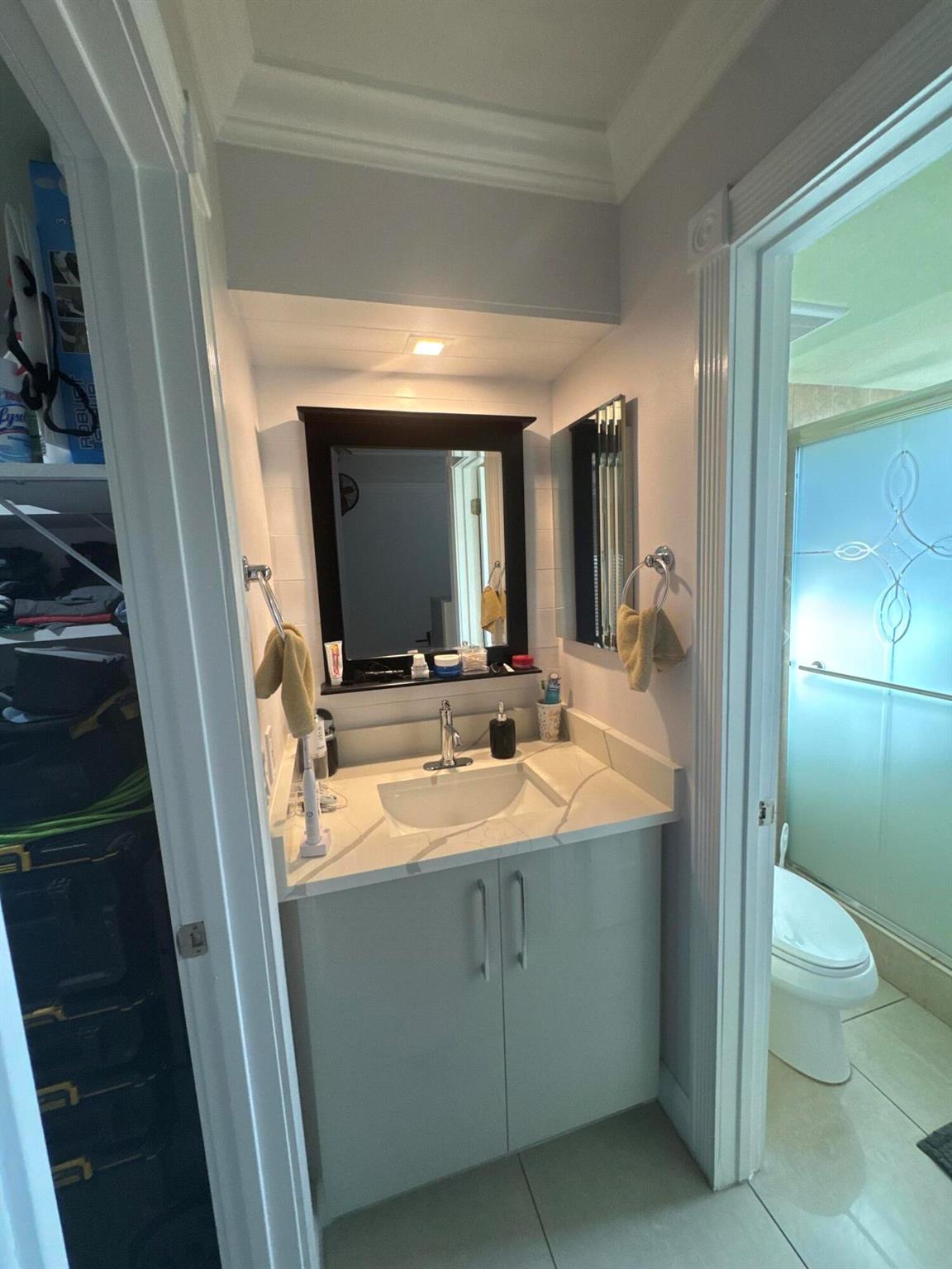 SHERWOOD VILLAGE COND DEC - Residential