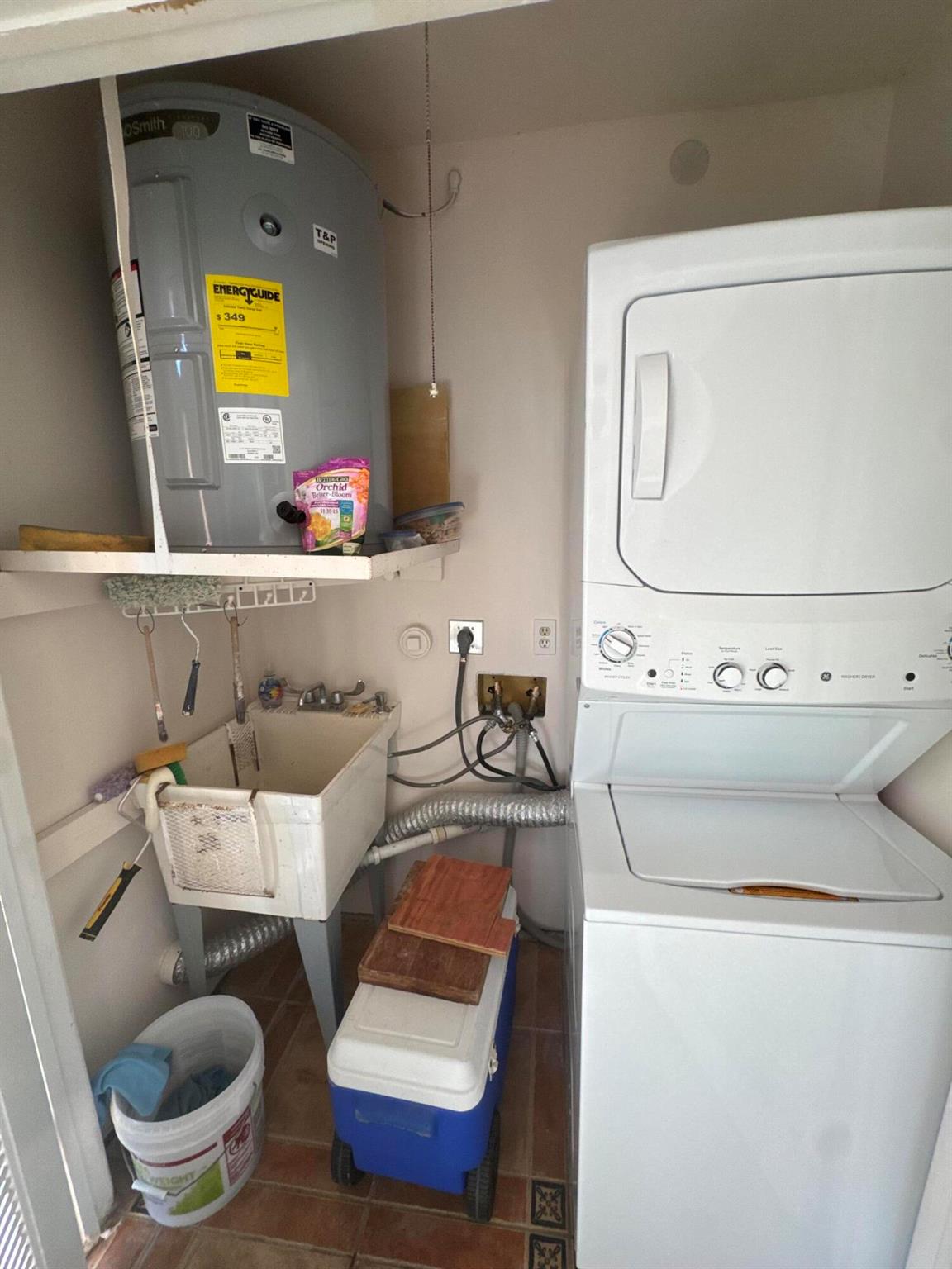 SHERWOOD VILLAGE COND DEC - Residential