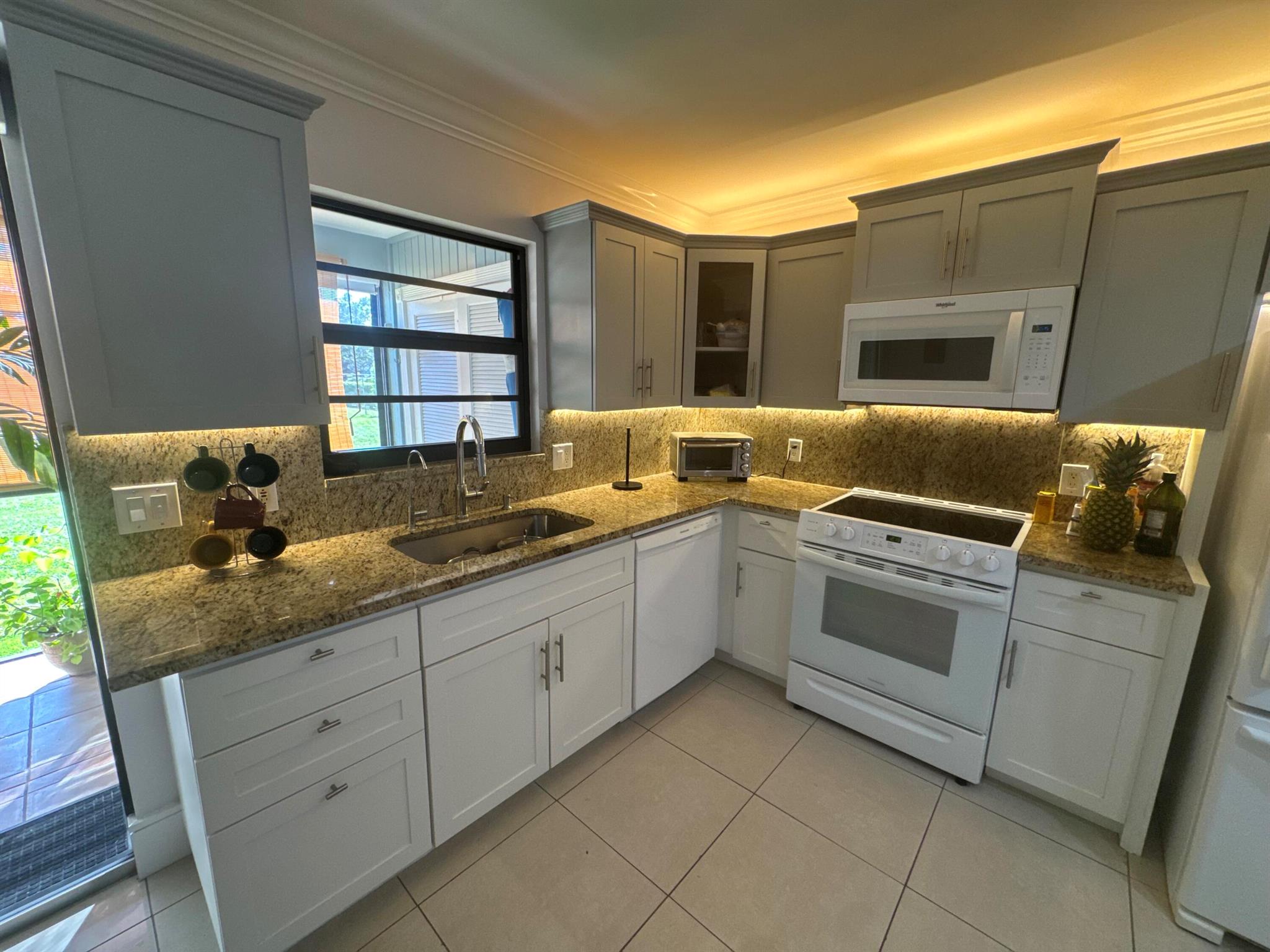 SHERWOOD VILLAGE COND DEC - Residential