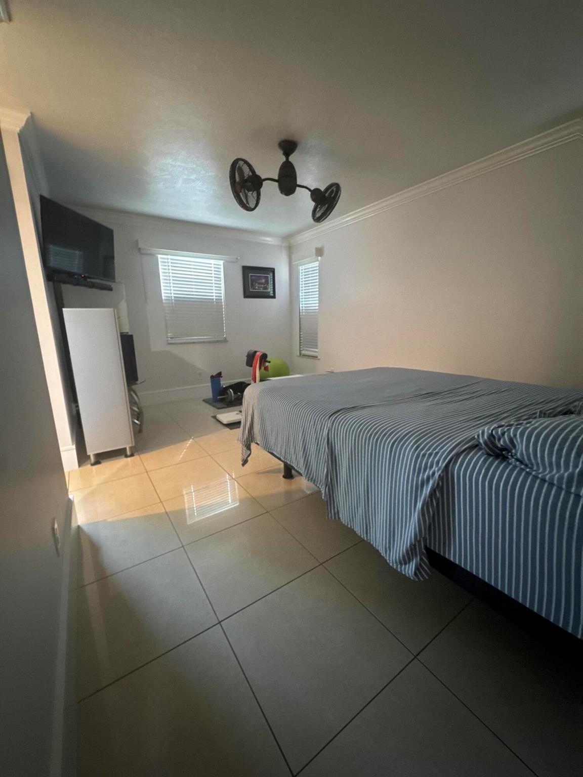 SHERWOOD VILLAGE COND DEC - Residential