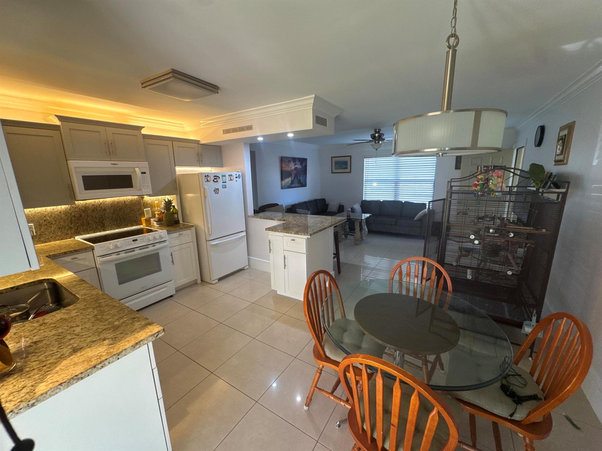 SHERWOOD VILLAGE COND DEC - Residential