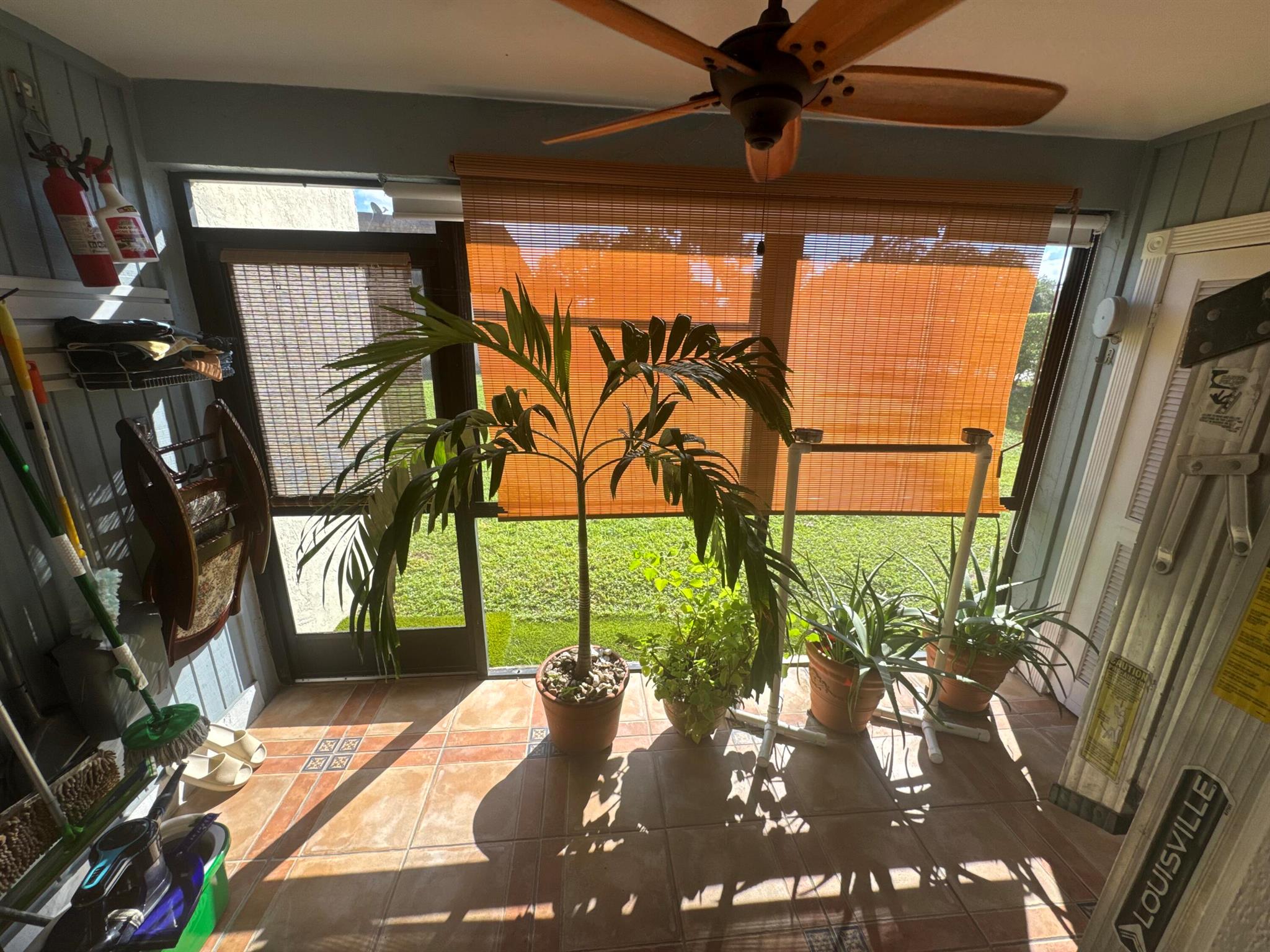 SHERWOOD VILLAGE COND DEC - Residential