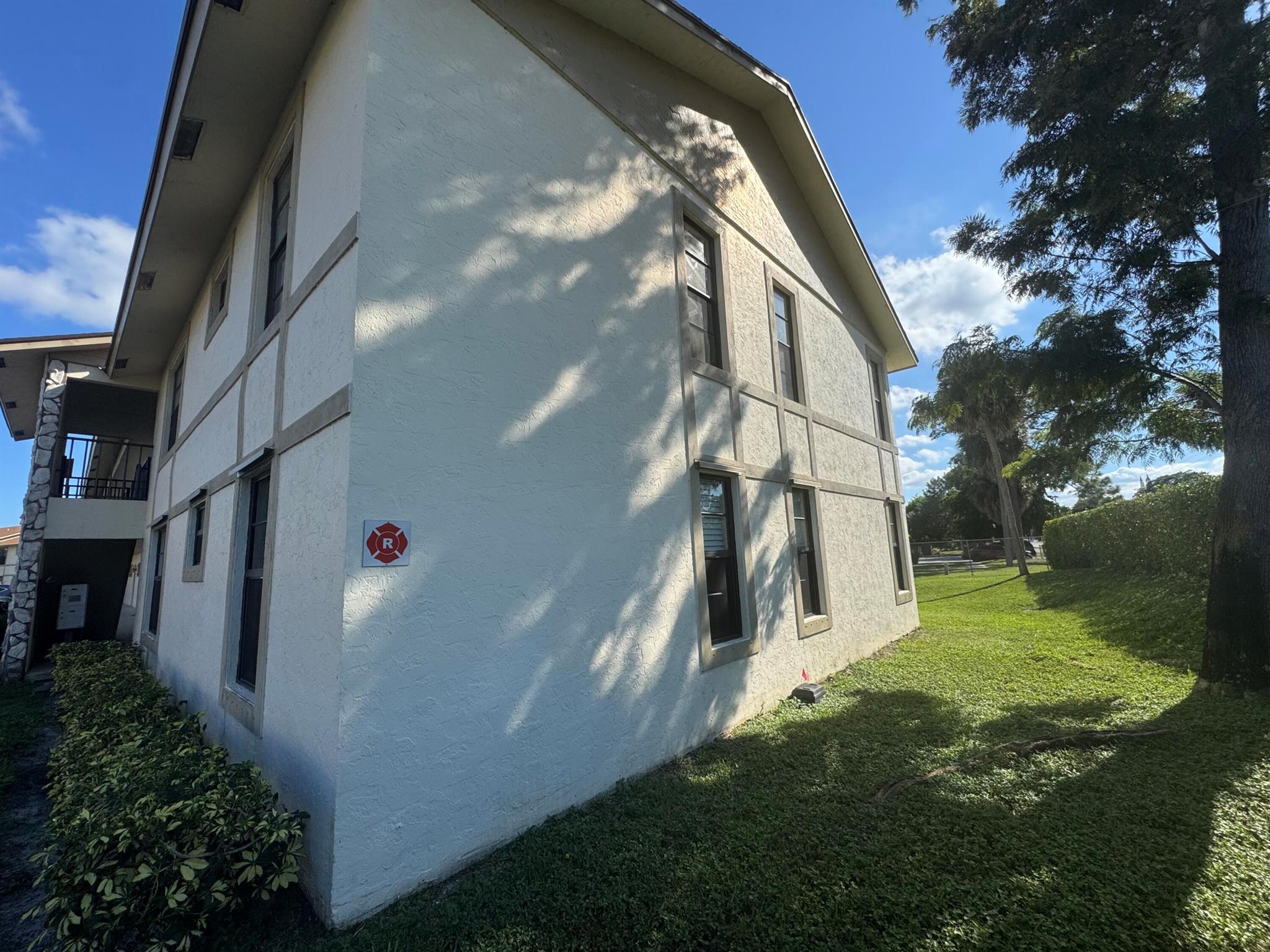 SHERWOOD VILLAGE COND DEC - Residential