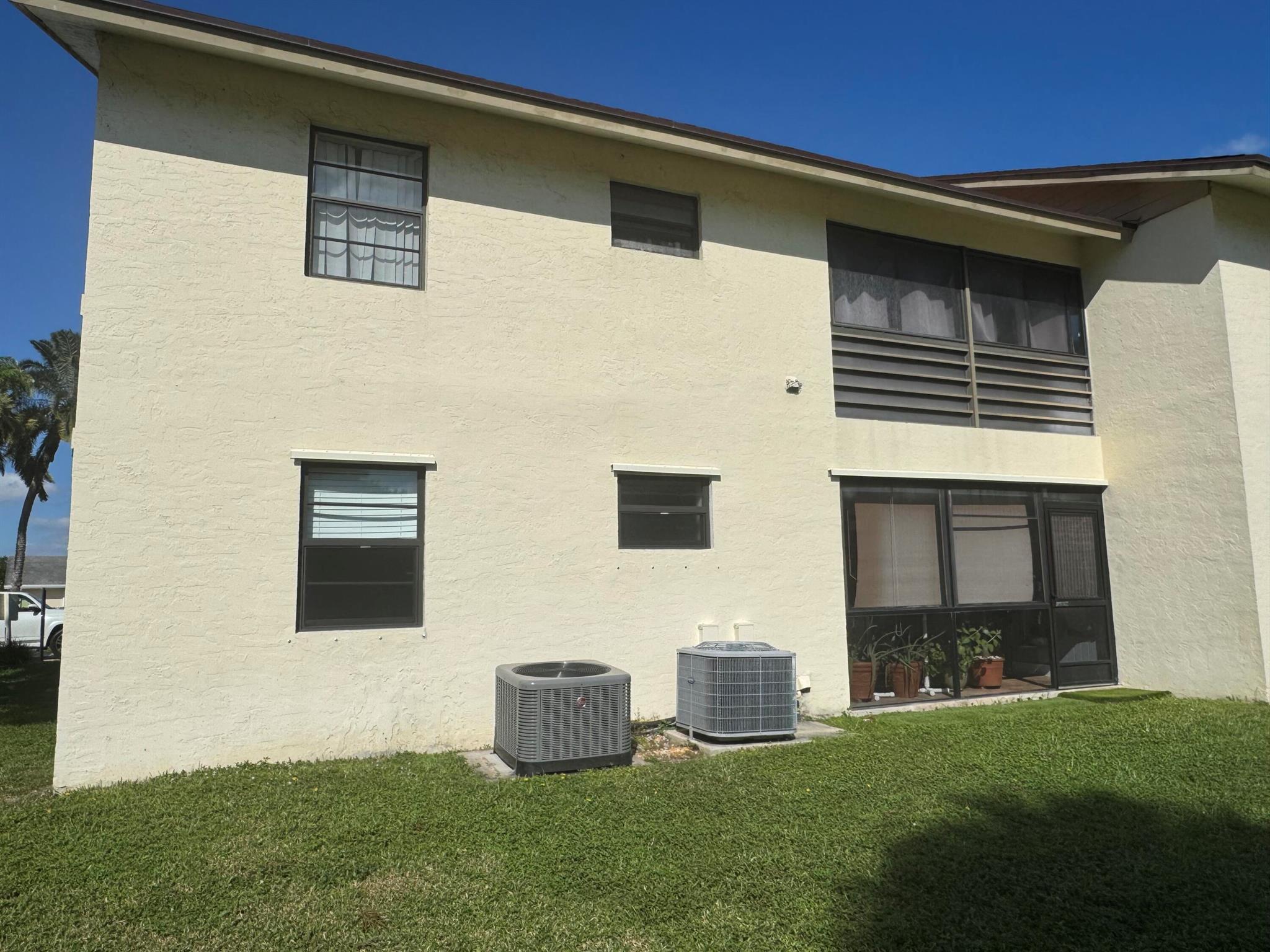 SHERWOOD VILLAGE COND DEC - Residential