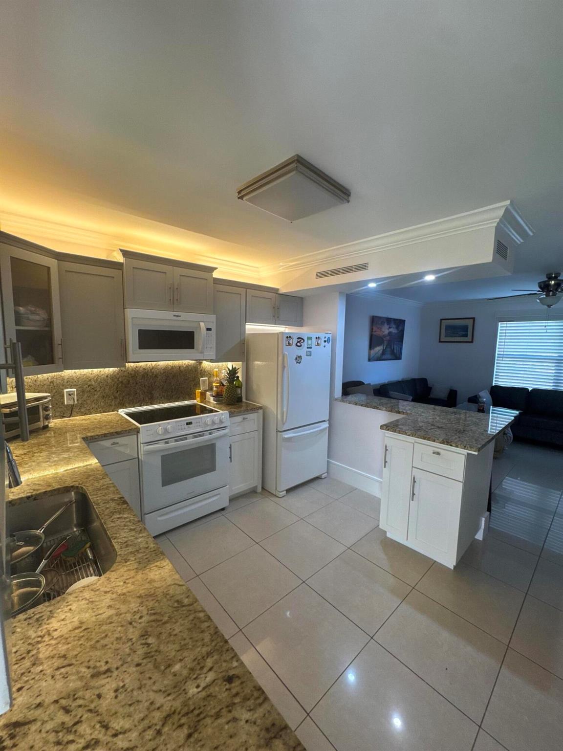 SHERWOOD VILLAGE COND DEC - Residential