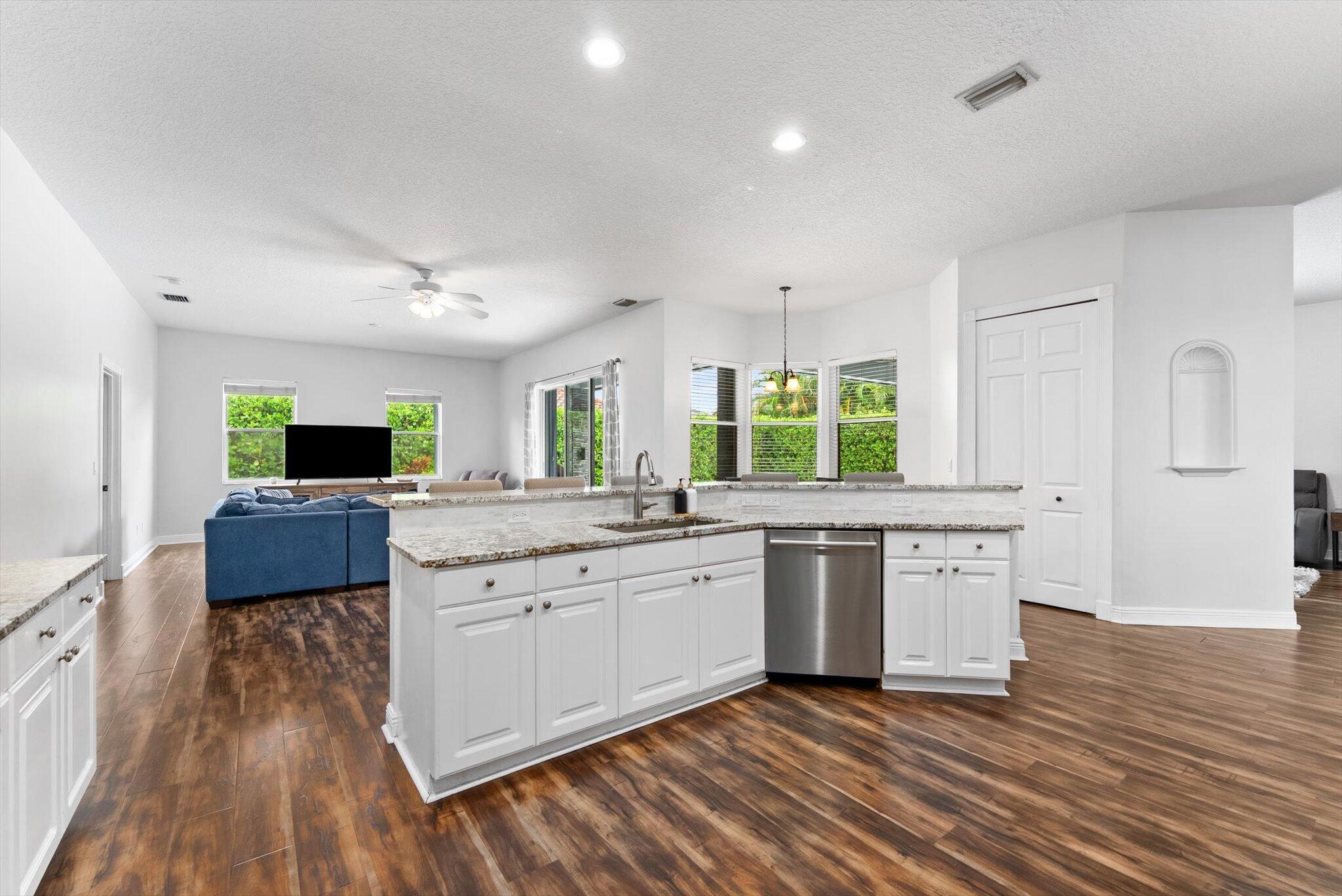 GREENVIEW SHORES 2 OF WEL - Residential
